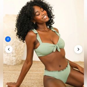 Dippin Daisy’s Countess top in Eucalyptus